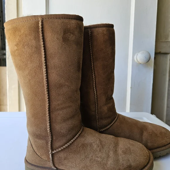 UGG Classic Tan Suede Boots - Picture 5 of 7